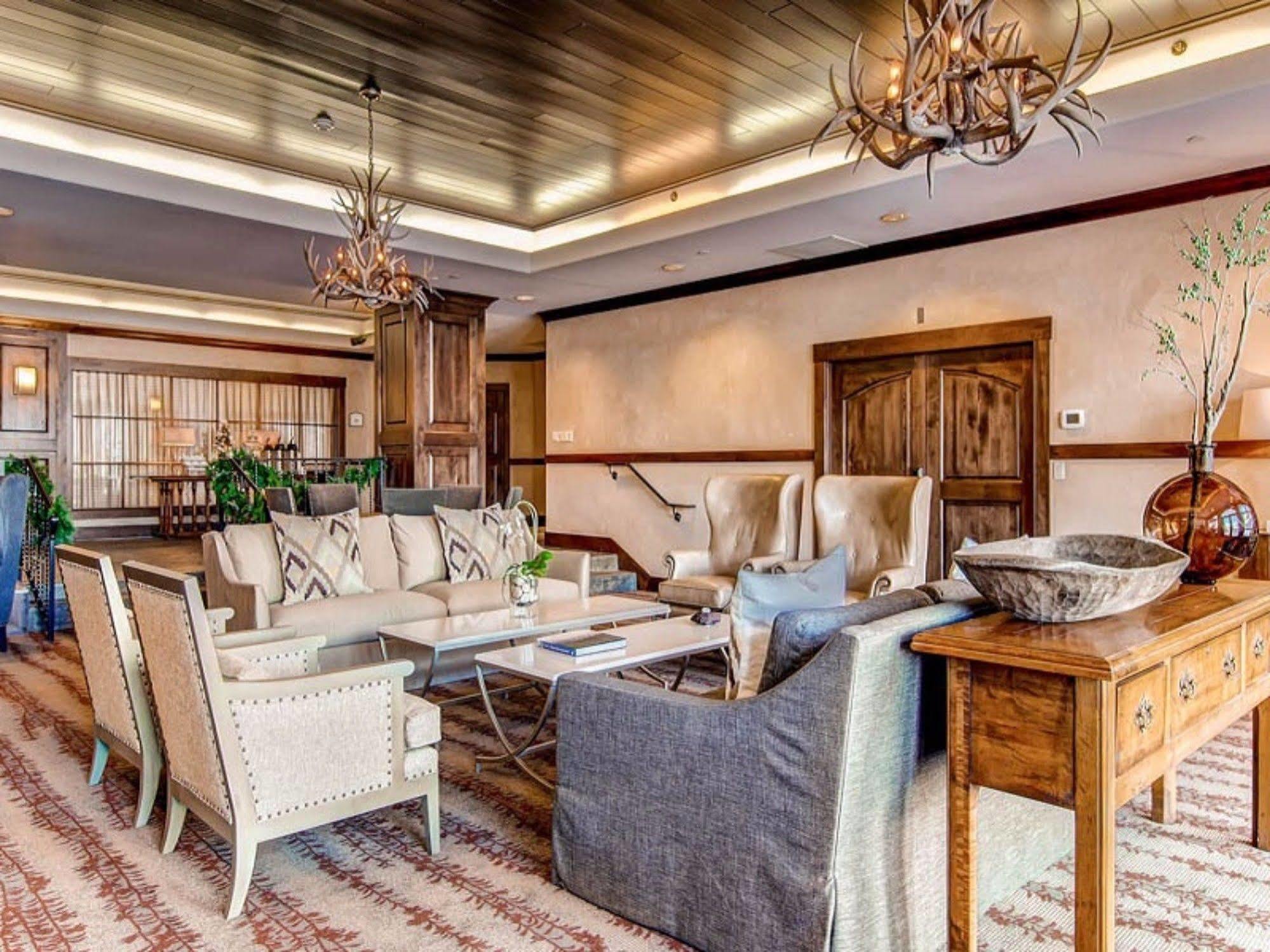 Borders Lodge By East West Hospitality Beaver Creek Esterno foto