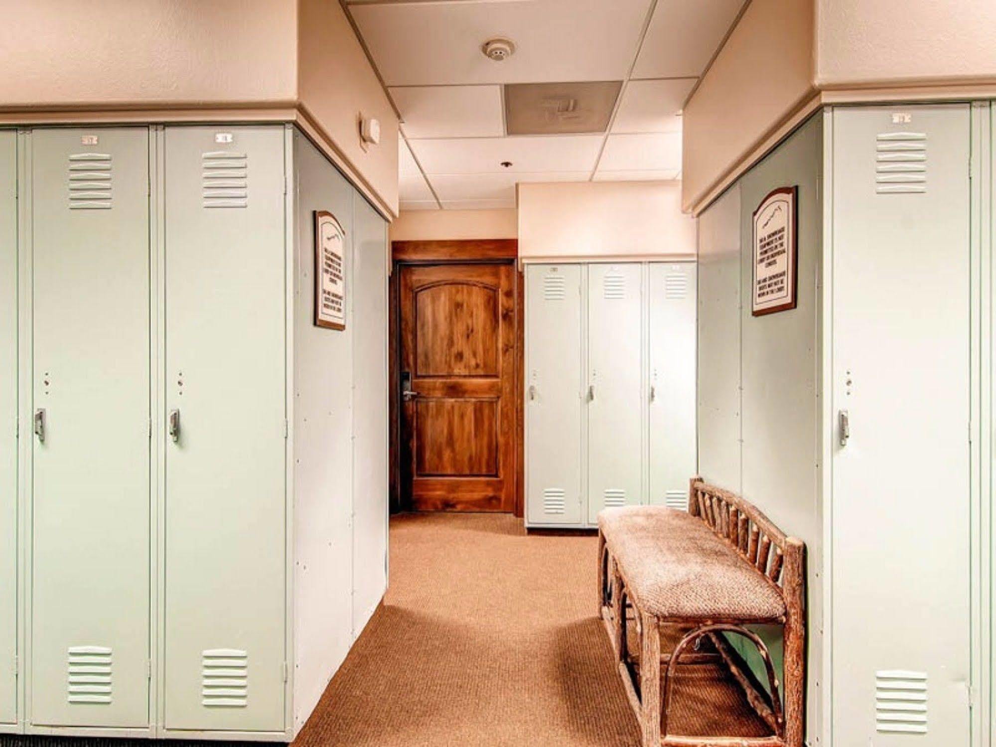 Borders Lodge By East West Hospitality Beaver Creek Esterno foto