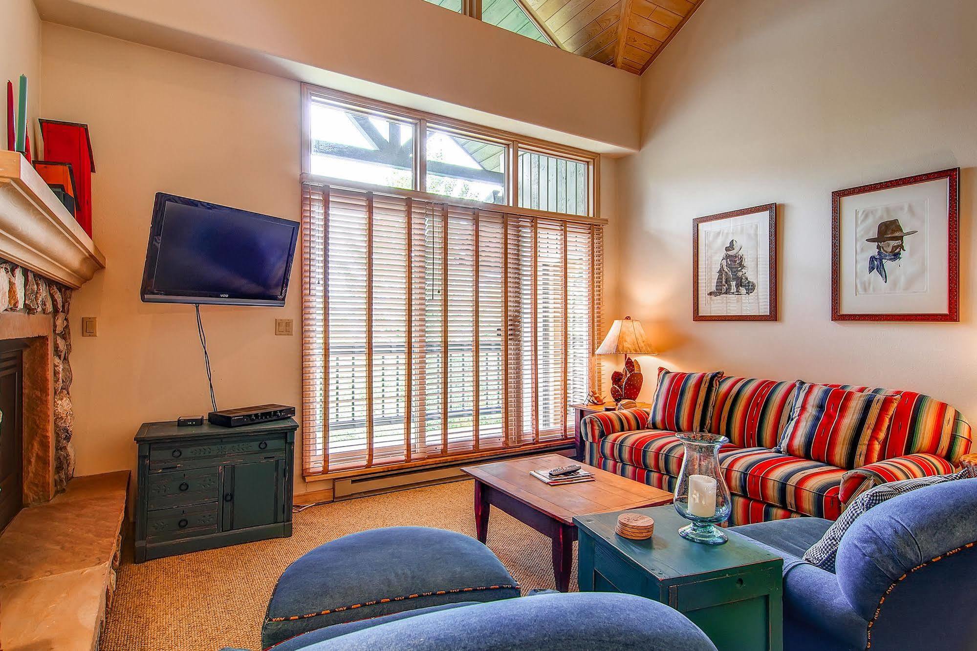 Borders Lodge By East West Hospitality Beaver Creek Esterno foto