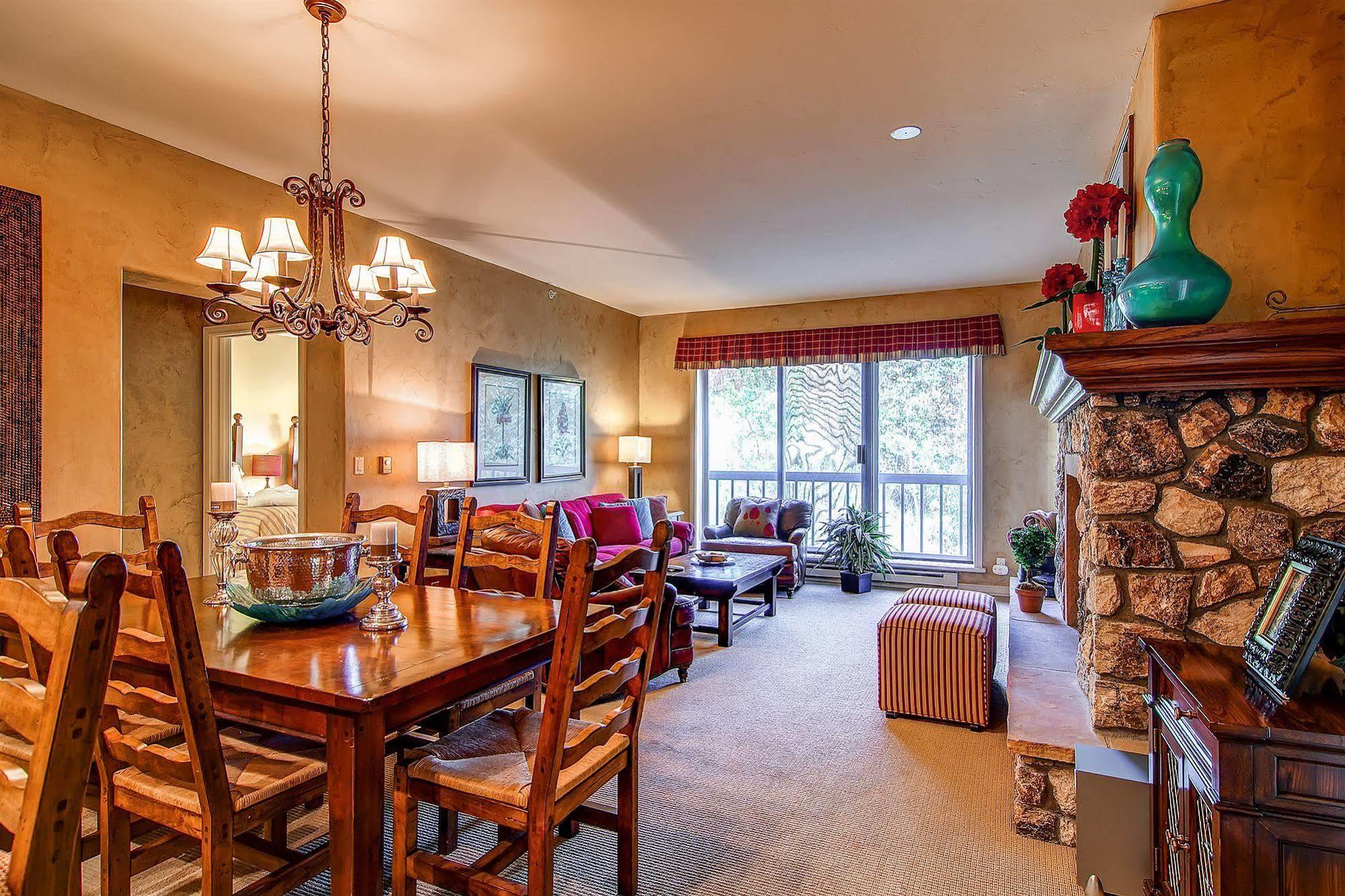 Borders Lodge By East West Hospitality Beaver Creek Esterno foto