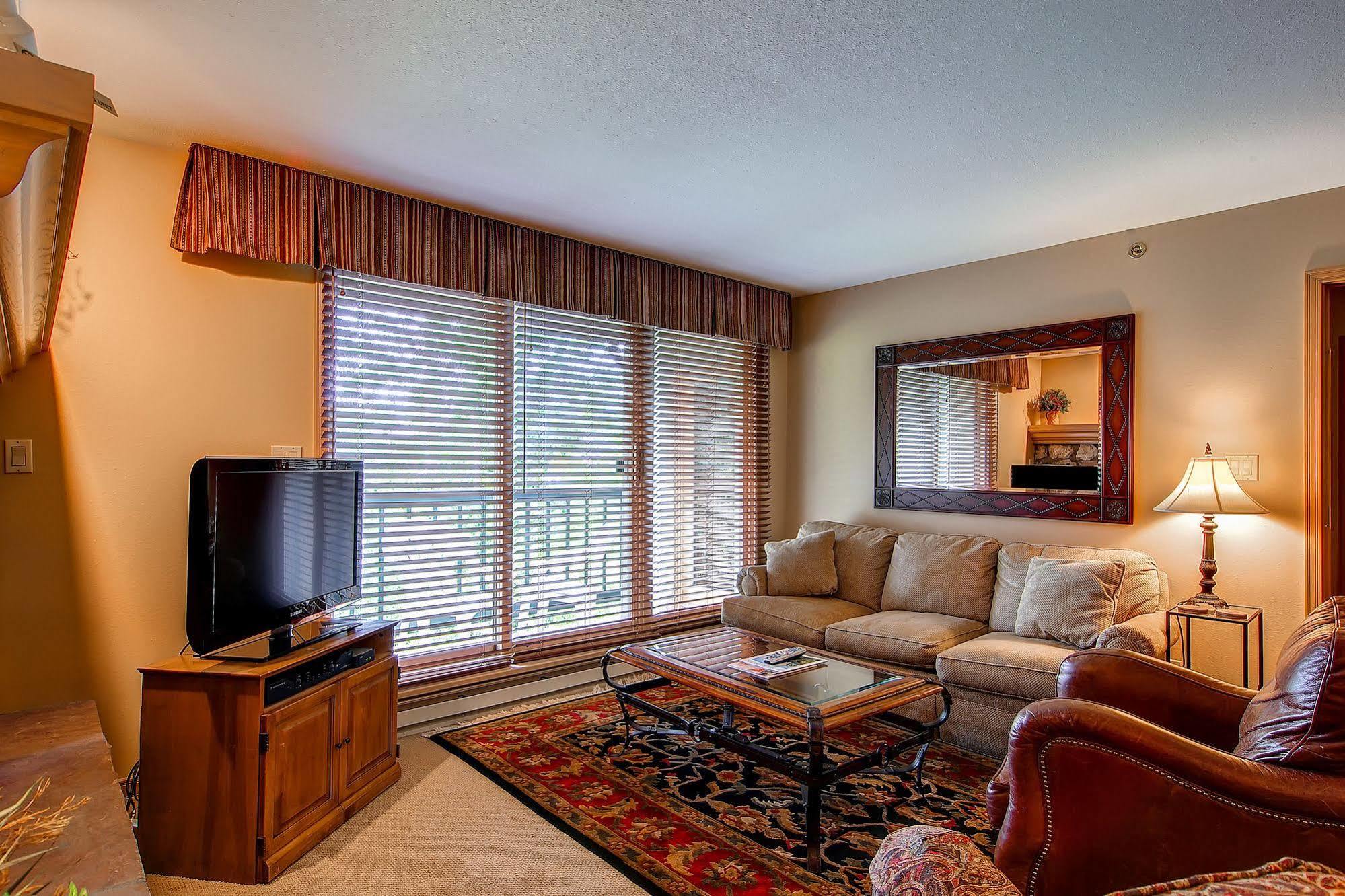 Borders Lodge By East West Hospitality Beaver Creek Esterno foto
